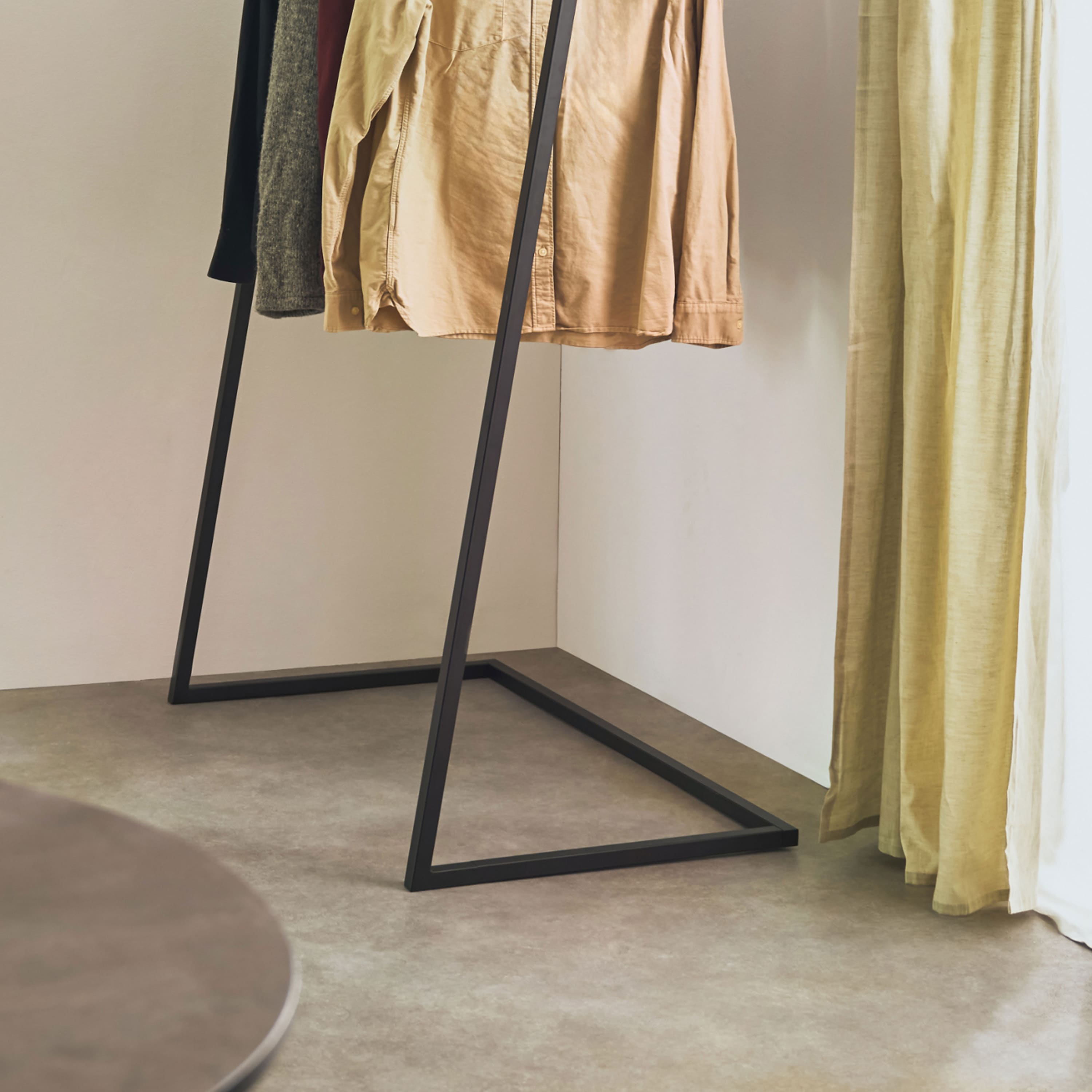 L-FORM clothes rack