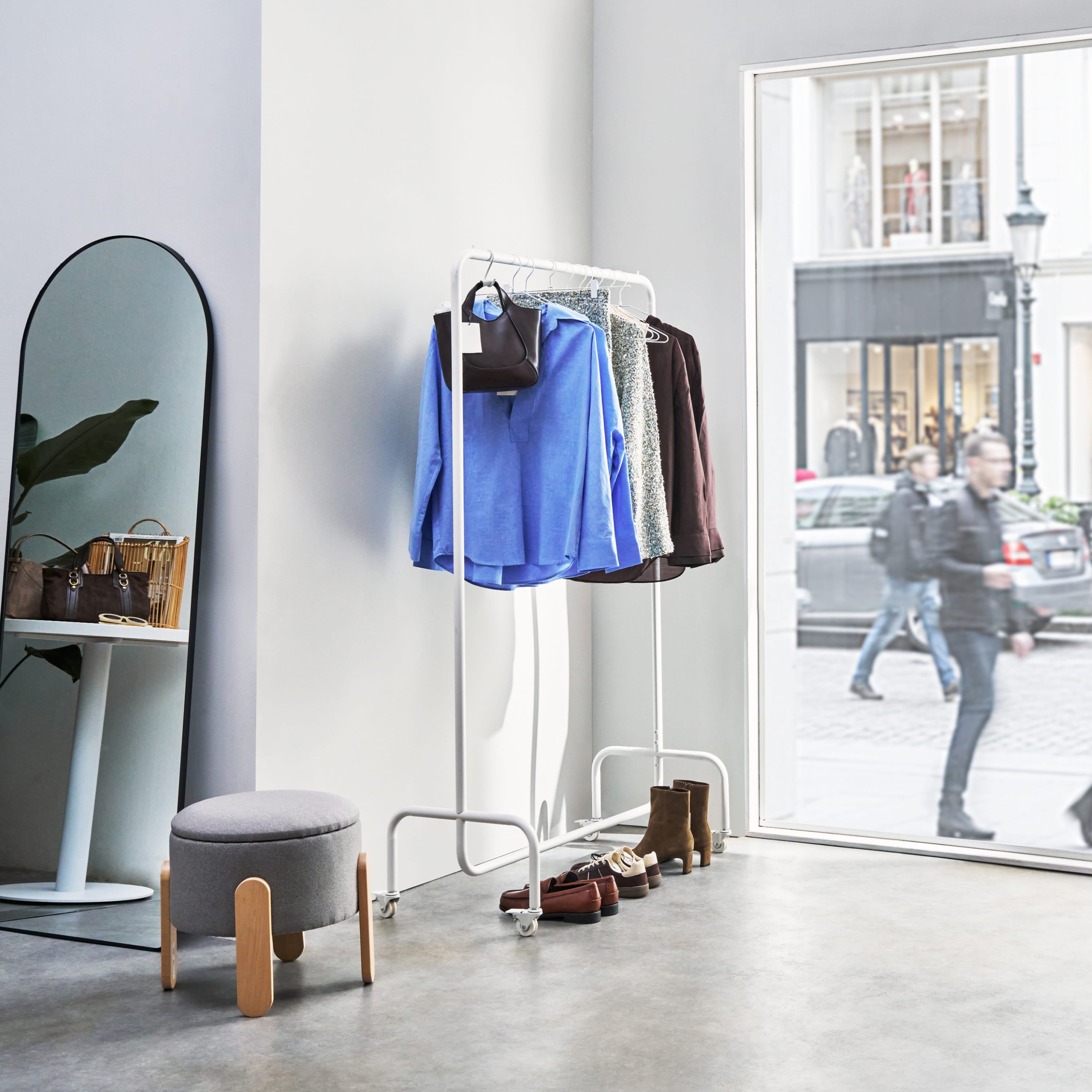 MOVE-SQUIRCLE clothes rack