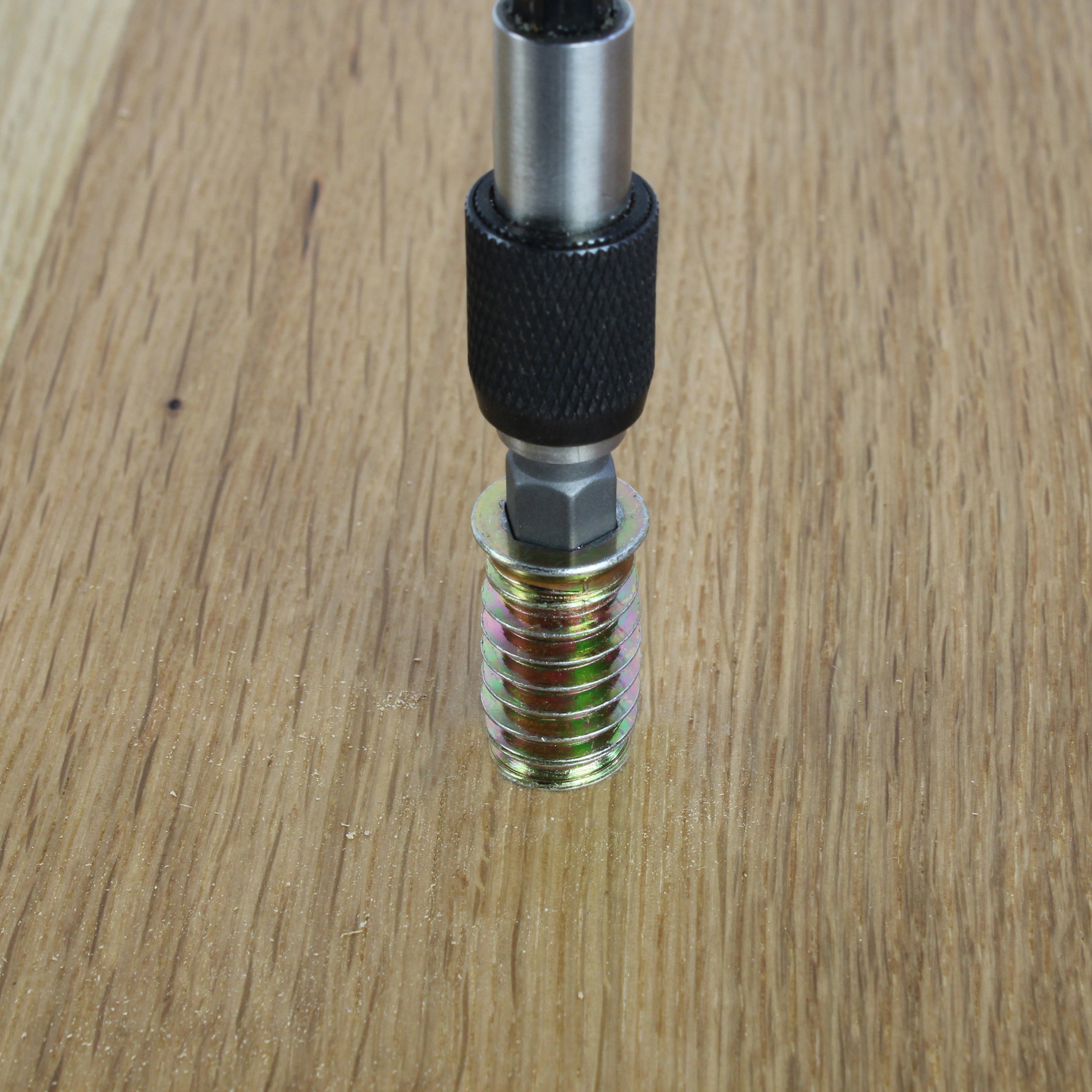 Schraubenset mit Gewindeeinsatz