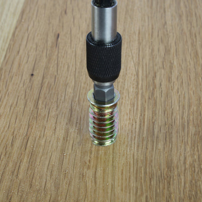 Schraubenset mit Gewindeeinsatz